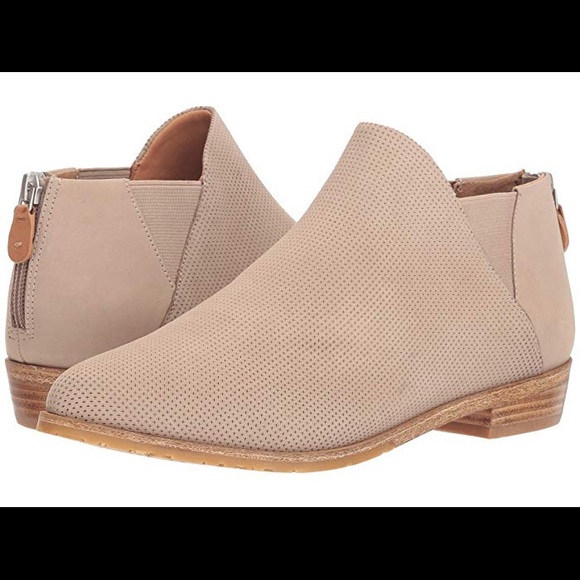 Gentle Souls Tan Leather Chelsea Ankle Boots - Picture 8 of 8